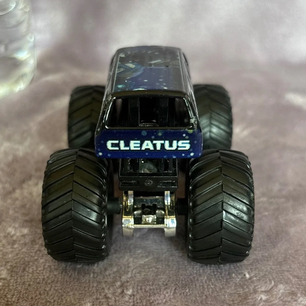 Hot Wheels Monster Jam Fox Sports 1 Cleatus Monster Truck 1:64 Die-Cast Blue